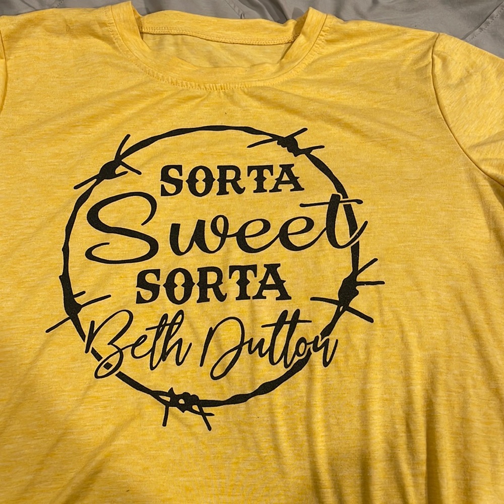 Womens large Yellowstone top